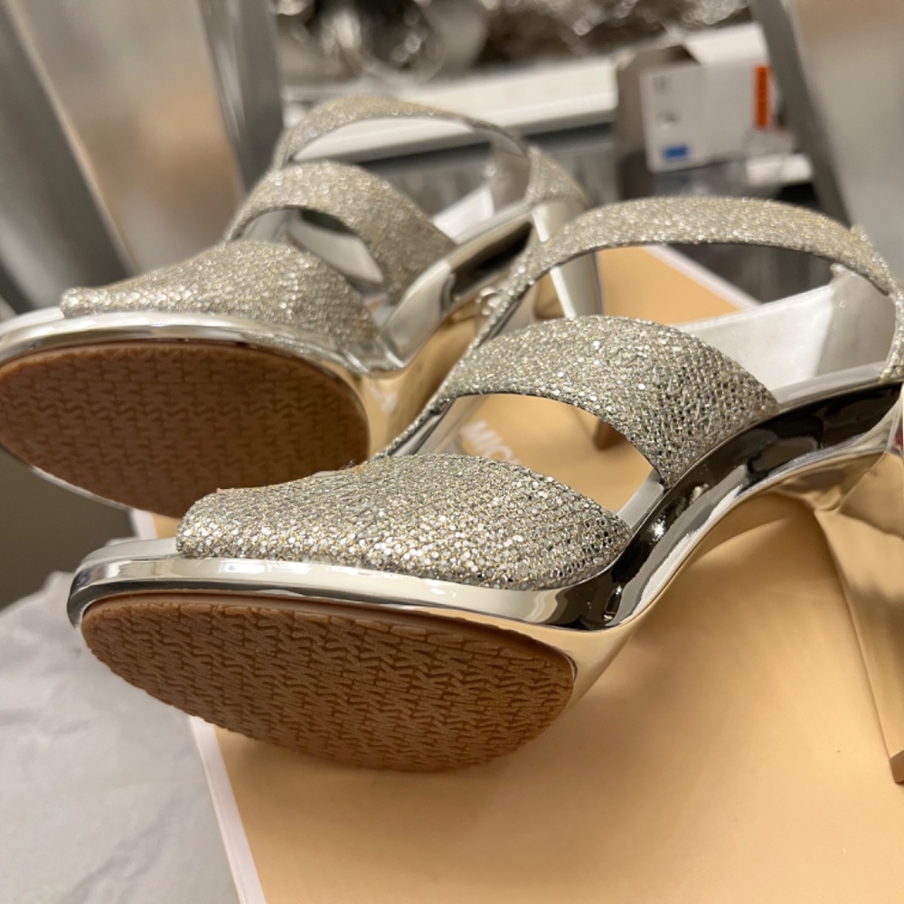 Shoes - Picture 7 of 8